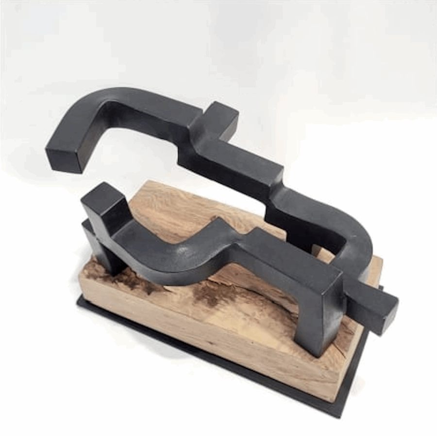 Escultura "La forma de las nubes" del artista Carlos Albert en hierro forjado y madera. Disponible para comprar.